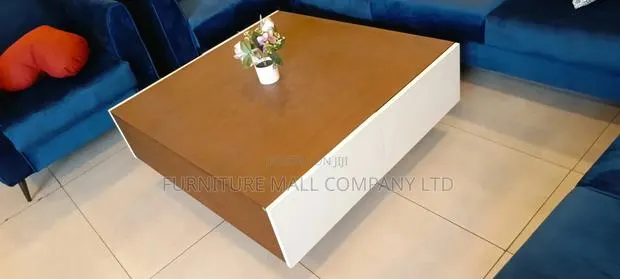 Glassy Centre Table · Photo 1
