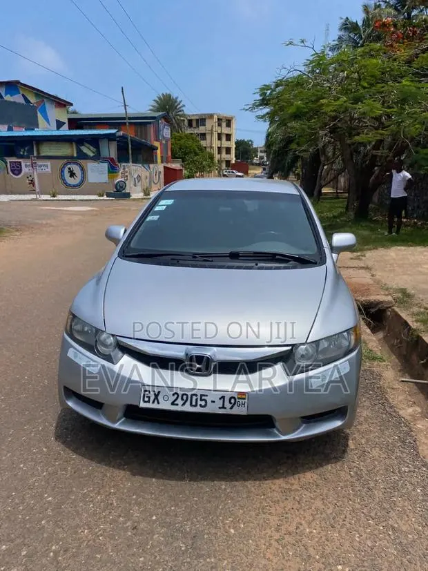 Honda Civic 2010 Silver · Photo 1