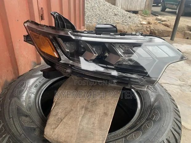 Mitsubishi Outlander 2018 Headlight Double Yoke Right · Photo 1