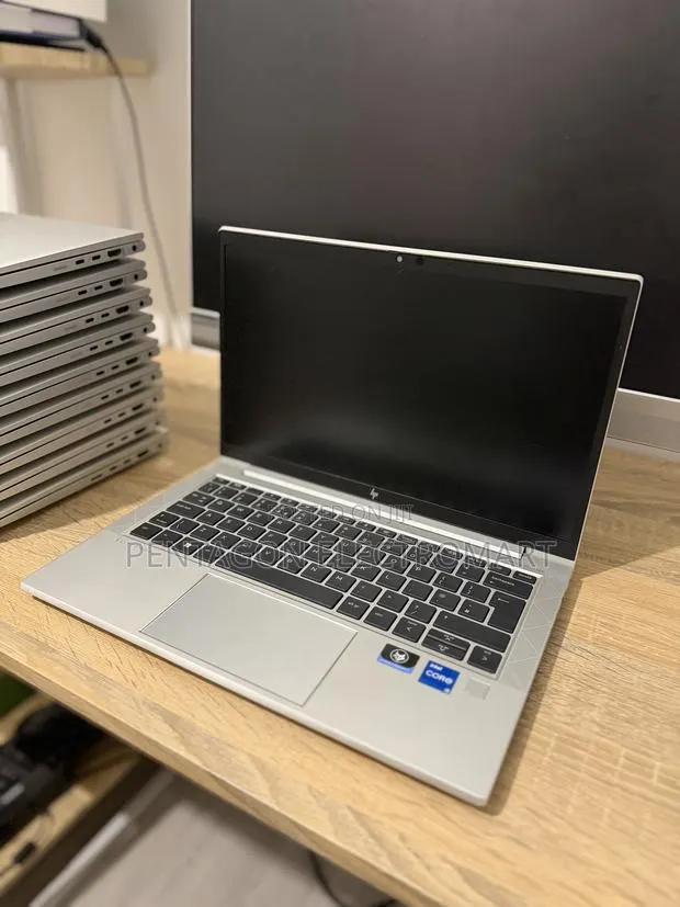 Laptop HP EliteBook 830 G8 8GB Intel Core i5 SSD 256GB · Photo 1