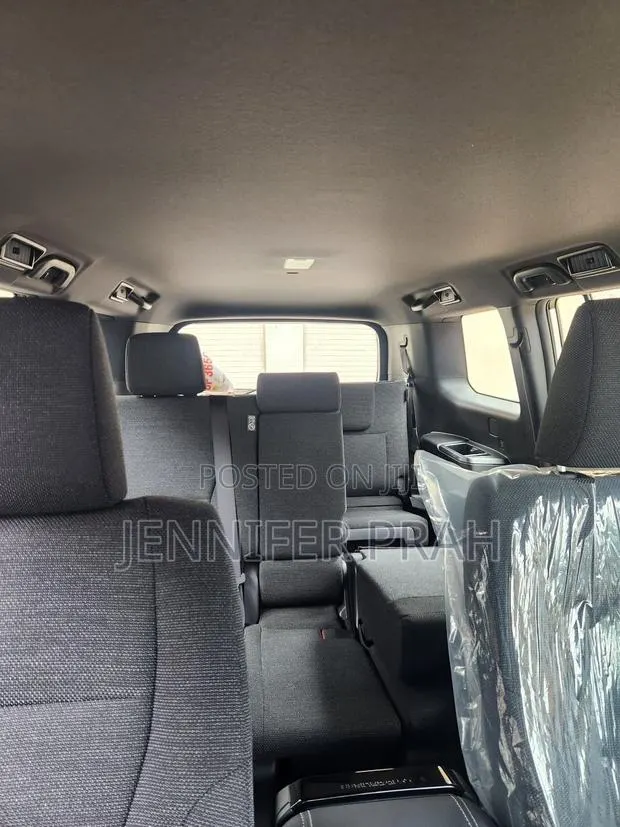 New Toyota Land Cruiser Prado 2.8 2024 White · Photo 1