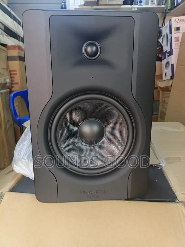 BX8 Studio Monitor · Photo 1