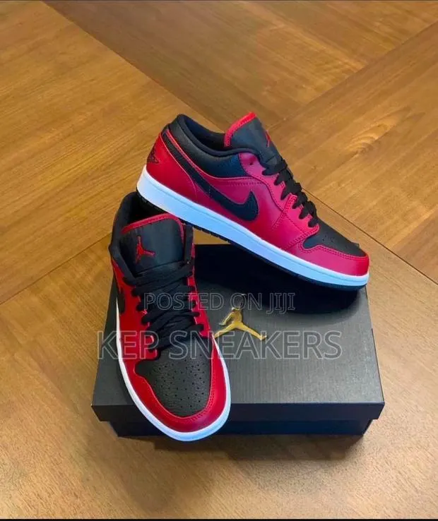 Nike Air Jordan 1 Low “Reverse Bred” · Photo 1