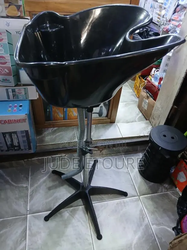 Hair Washing Sink · Photo 2