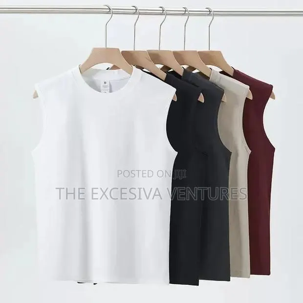 Plain T-Shirt · Photo 1