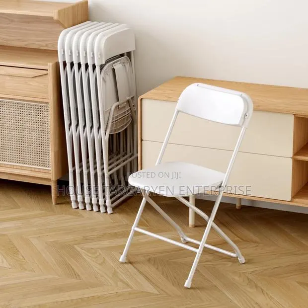 Flat Back Folding Chairs · Photo 1