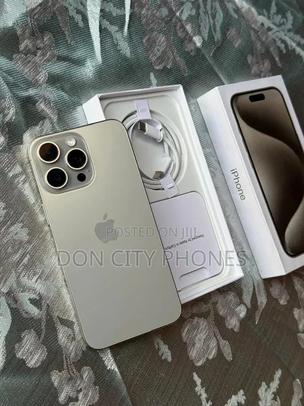 Apple iPhone 15 Pro Max 256 GB Silver · Photo 1