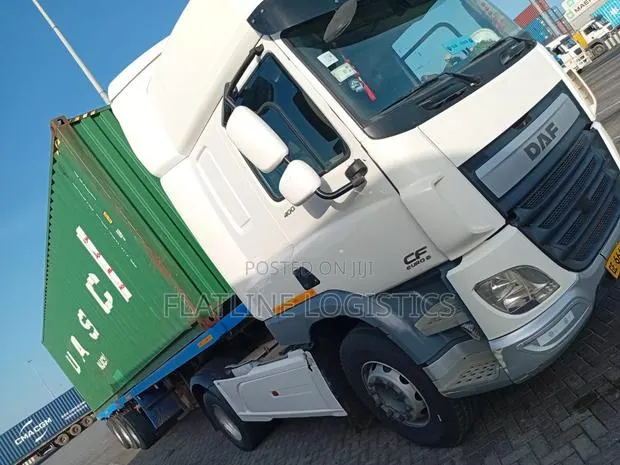 Flatbeds Trailer Truck for Rent · Photo 1