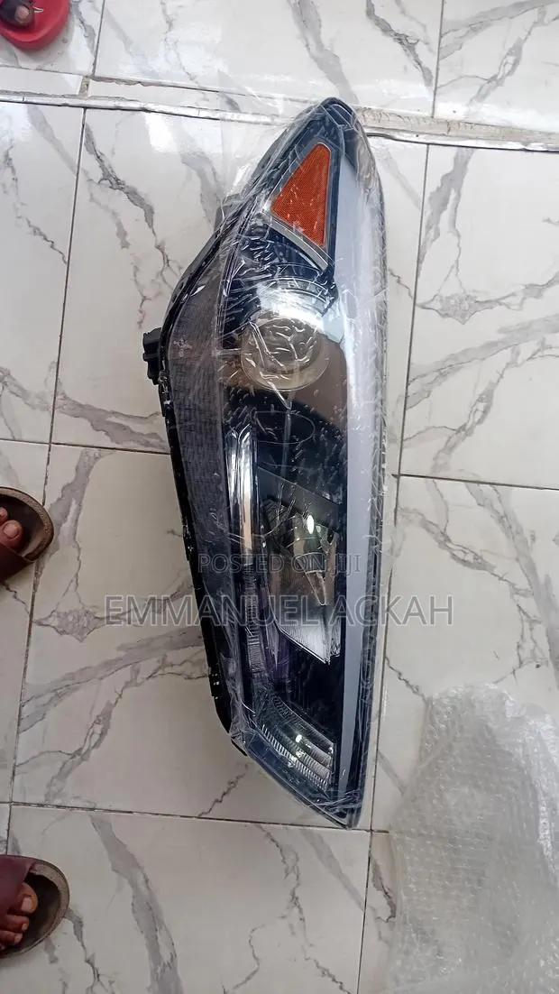 Hyundai Tucson Headlight 2016-2017-2018 · Photo 1