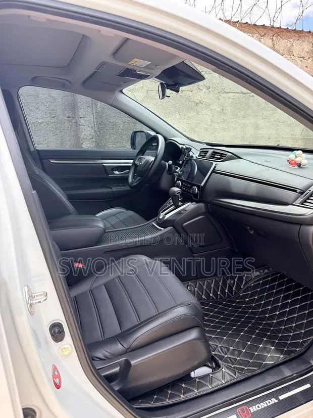 Honda CR-V 2022 White · Photo 1