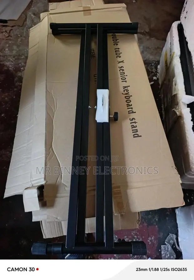Double X Type Keyboard Stand · Photo 1