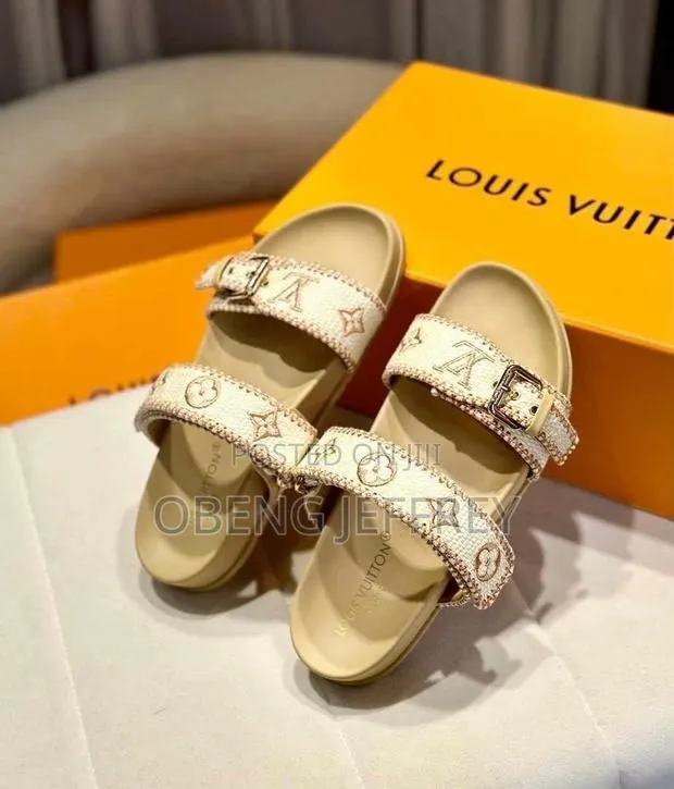 Original Louis Vuitton Ladies Slippers in Colours · Photo 2