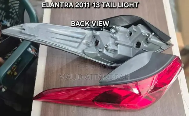 Hyundai Elantra 2011-2013 Taillight · Photo 1