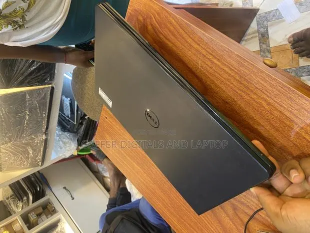 New Laptop Dell Inspiron 15 8GB Intel Core I3 SSD 128GB · Photo 1