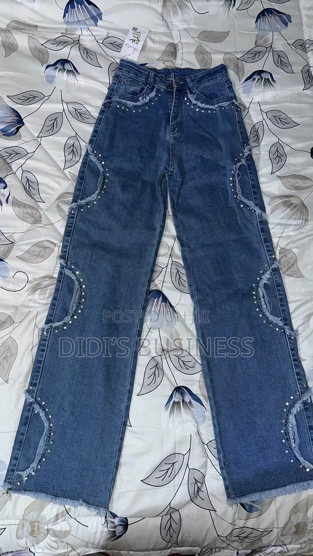 Wide-Leg Jeans · Photo 1