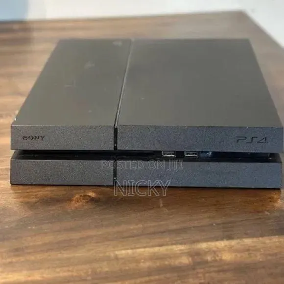Ps4 Standard With 9 GAMES · Photo 1