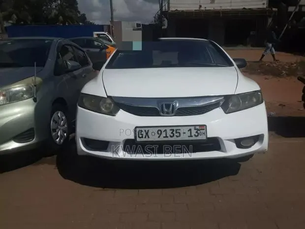 Honda Civic 2005 White · Photo 1
