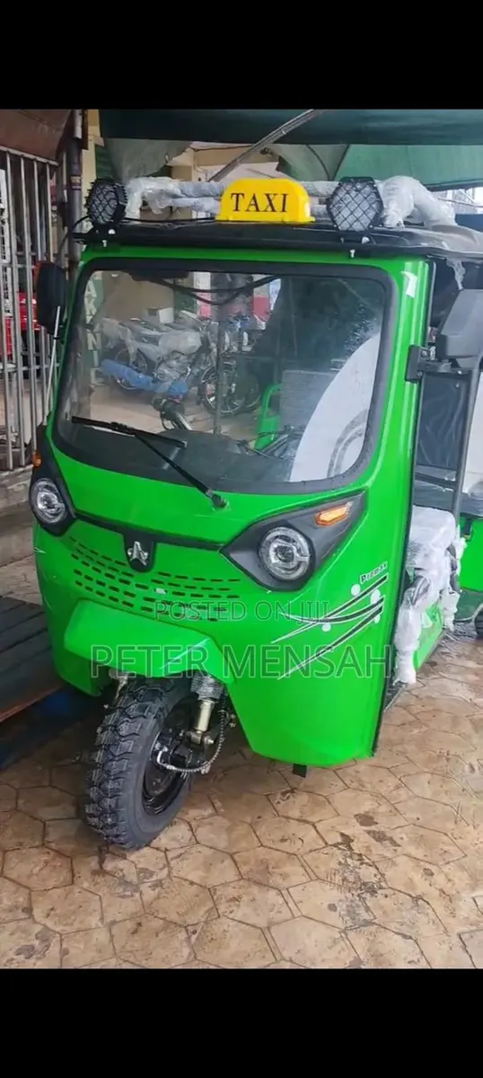 Motorcycle 2026 Green · Photo 1
