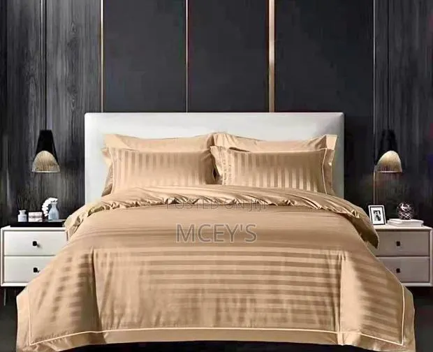 Plain Strips Bedsheets · Photo 1