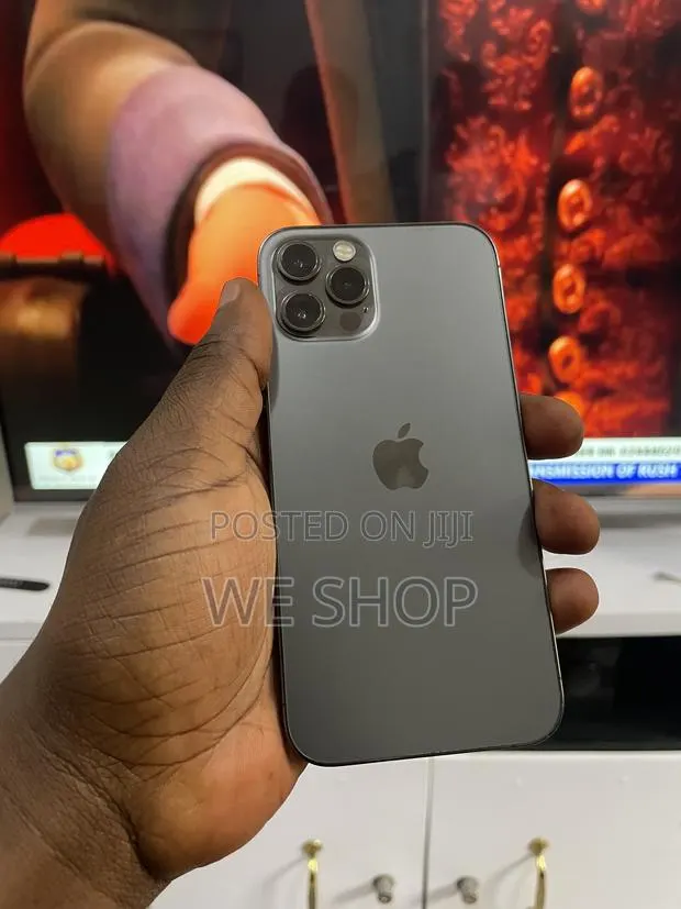 Apple iPhone 12 Pro 128 GB Black · Photo 1