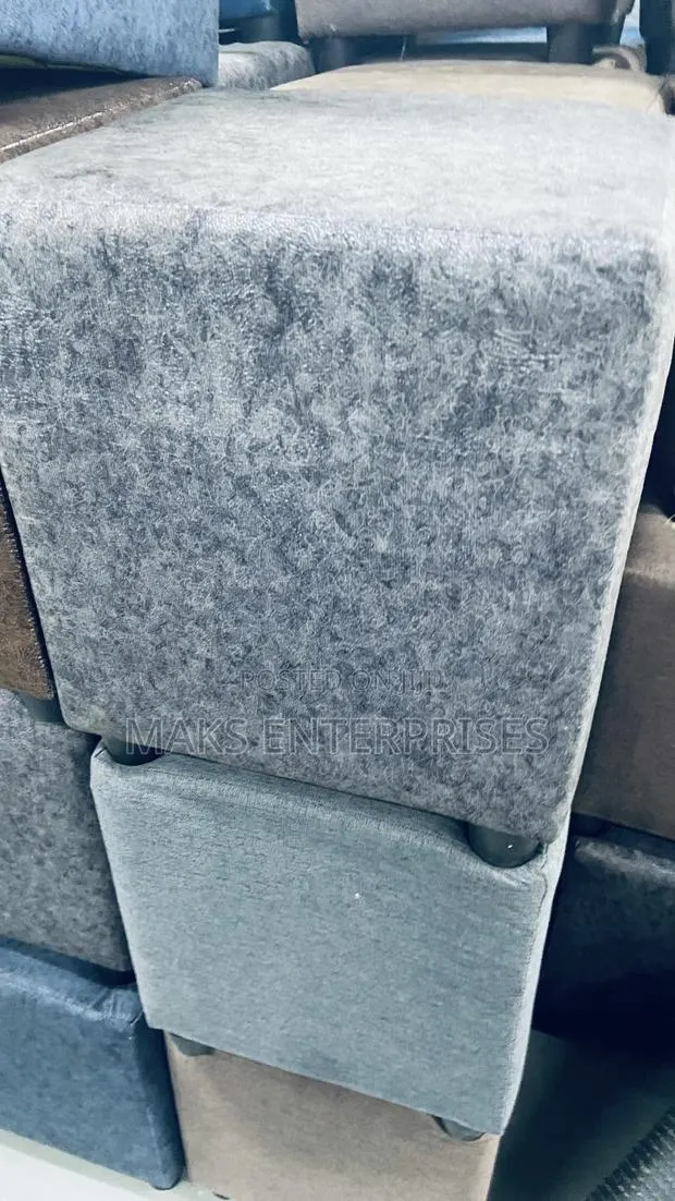 Cushion Chair/Ottoman · Photo 1