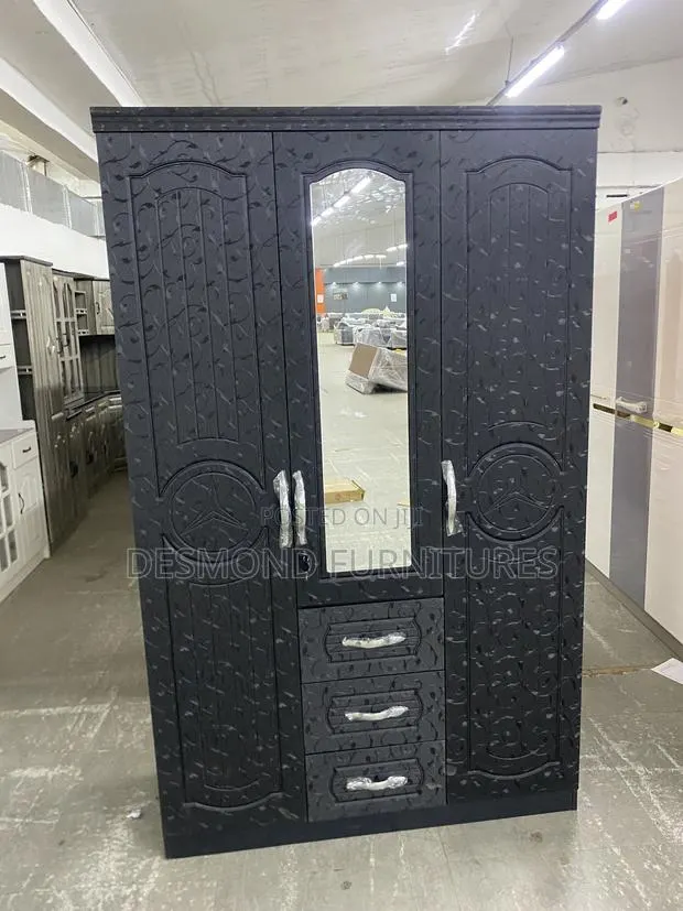 3 Doors Wardrobe With Mirror · Photo 1