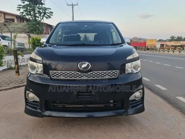 Toyota Voxy 2013 Black · Photo 1