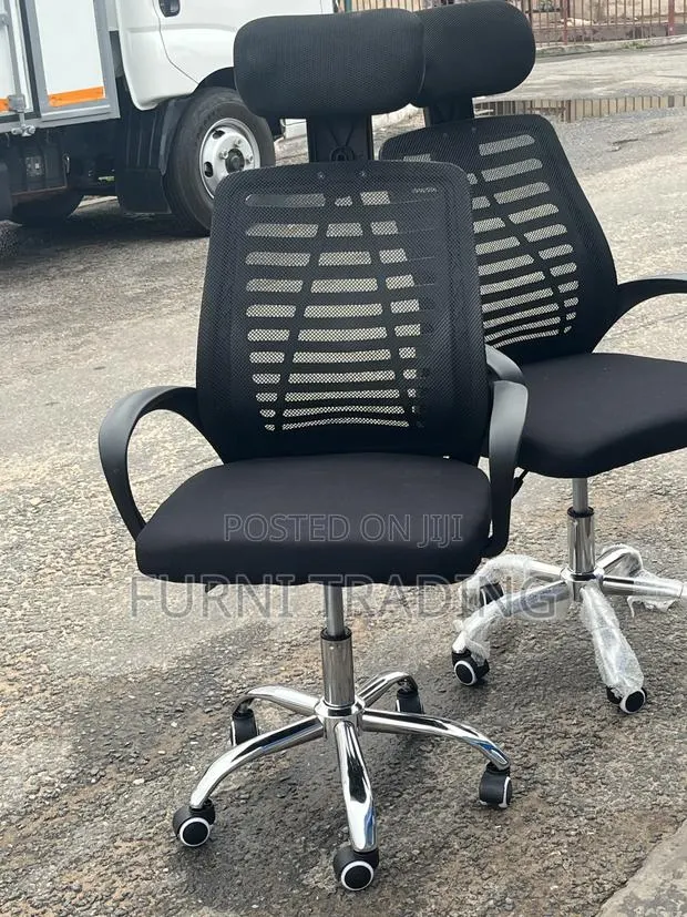 Adjustable Swivel Desk Chair · Photo 1