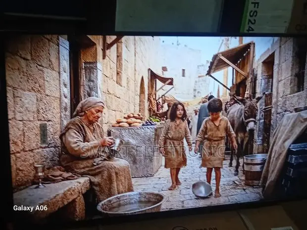 Samsung 43” Slim Bezel Smart Television · Photo 1