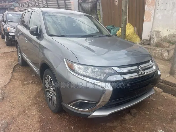 Mitsubishi Outlander LE AWC 2018 Gray · Photo 1