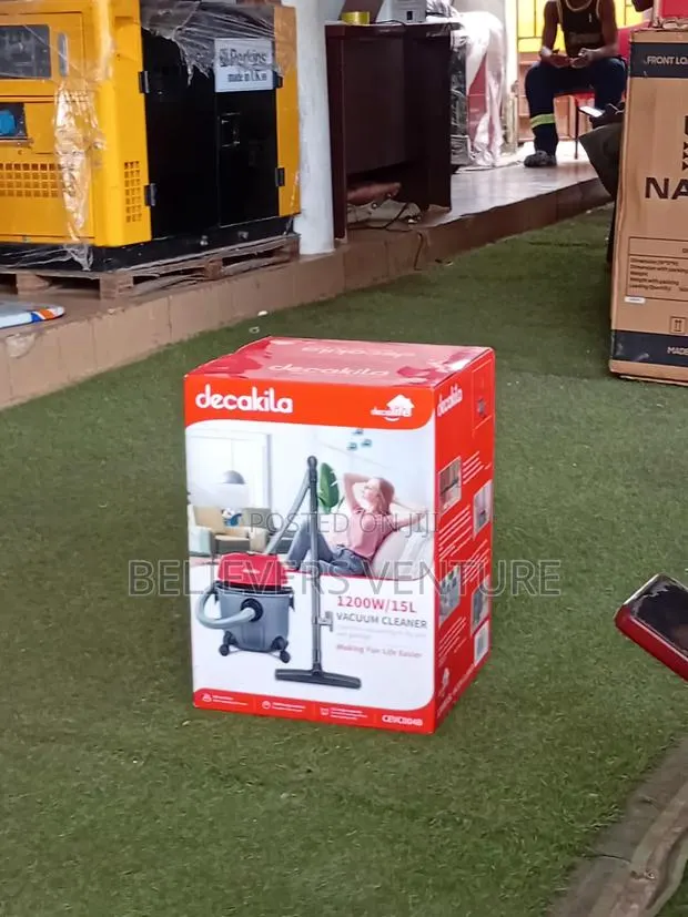 Bagless Vacuum Cleaner With Powerful Suction · Photo 1