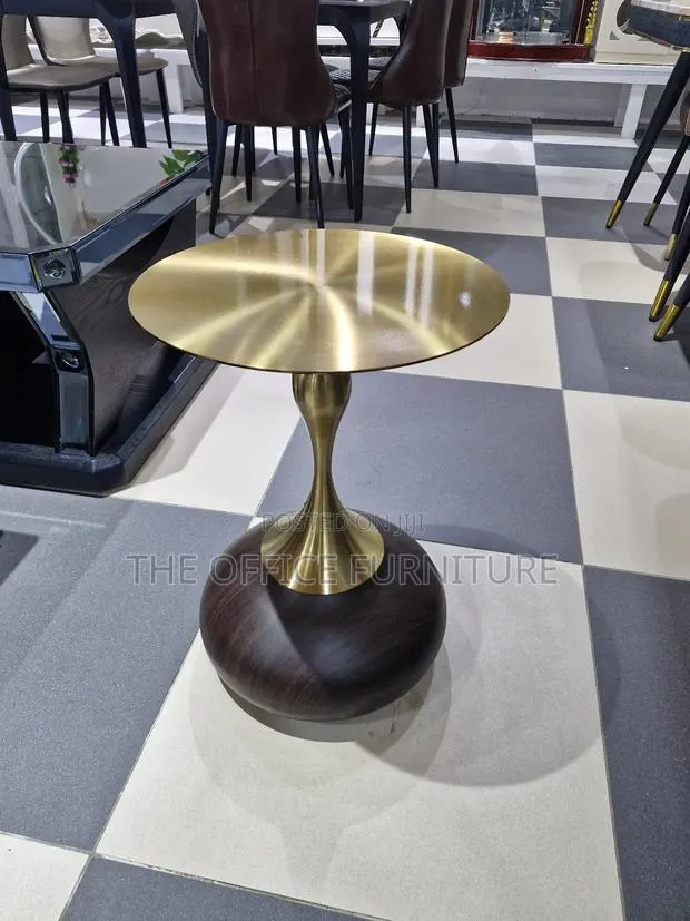 Manhattan Coffee Table · Photo 1