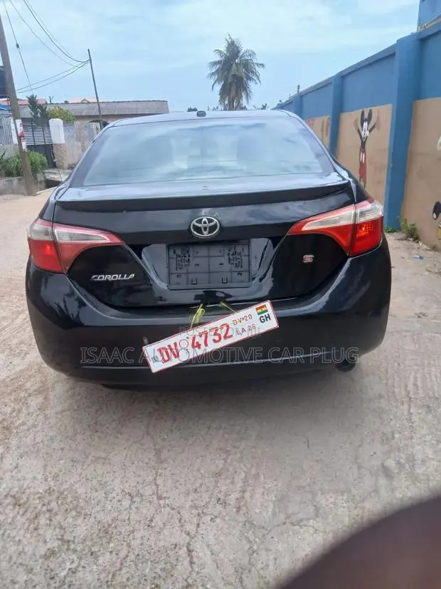 Toyota Corolla 2016 Black · Photo 1