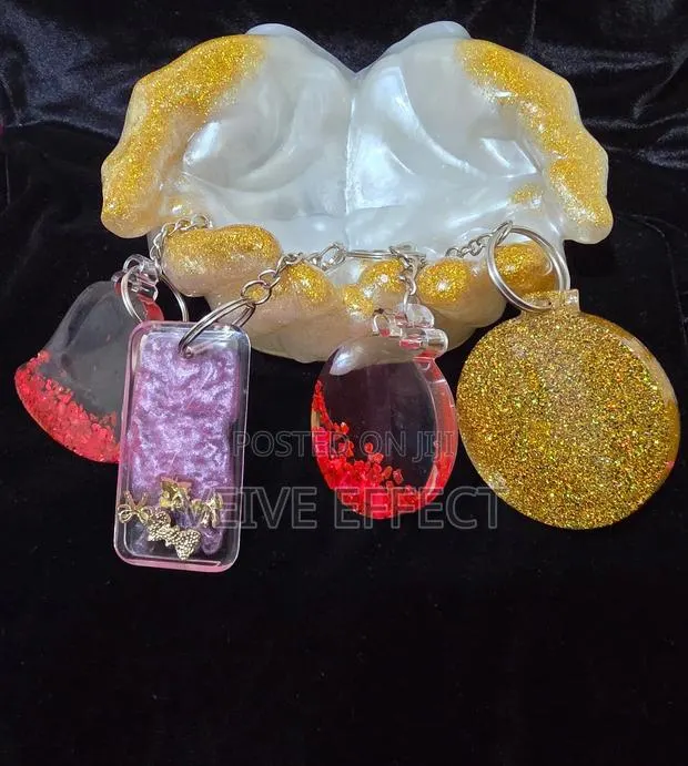 Customized Keyrings and Souvenirs · Photo 1