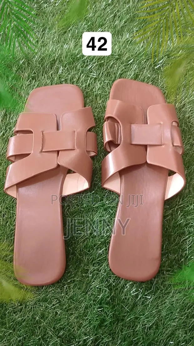 Ladies Flat Slippers · Photo 1