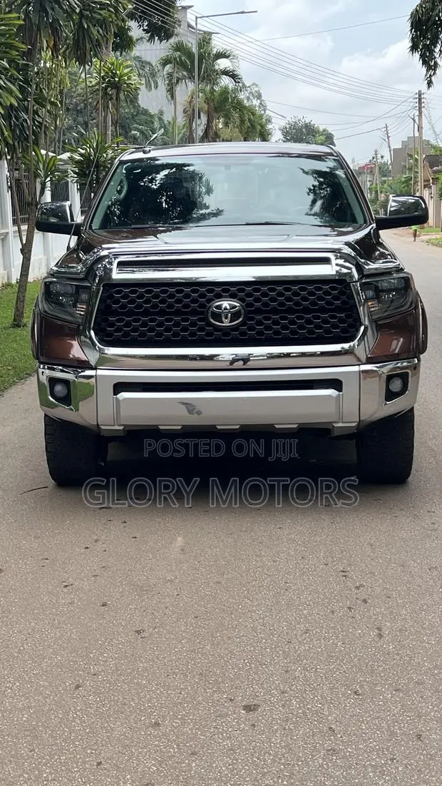 Toyota Tundra 1794 4dr CrewMax 4WD SB (5.7L 8cyl 6A) 2014 Brown · Photo 1