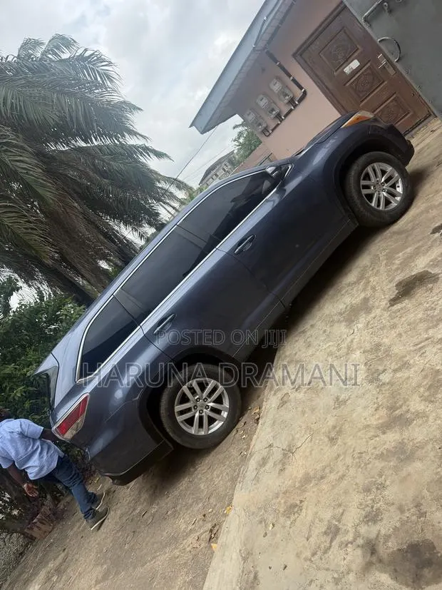 Toyota Highlander LE 4dr SUV (2.7L 4cyl 6A) 2015 Blue · Photo 1