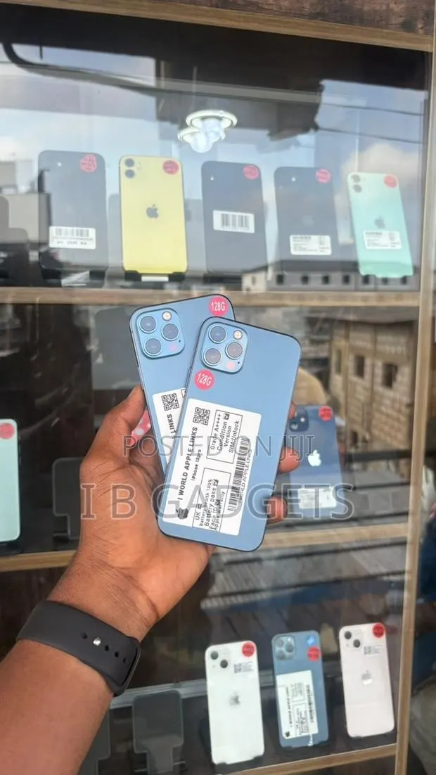 Apple iPhone 12 Pro 128 GB Blue · Photo 1