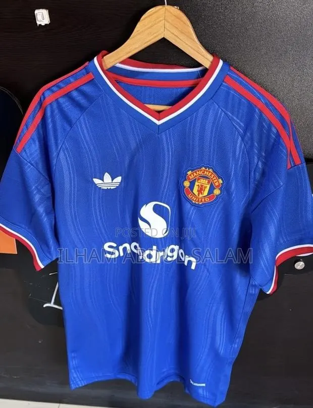 Manchester United Away Jersey · Photo 1