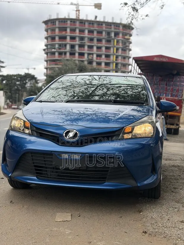 Toyota Vitz 1.3 FWD 5dr 2015 Blue · Photo 1
