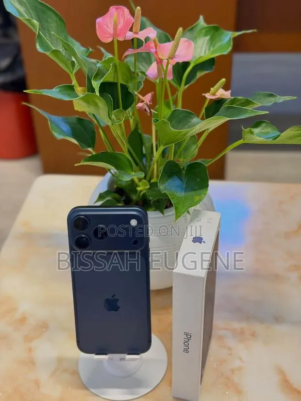 New Apple iPhone 17 Pro Max 512 GB Blue · Photo 1