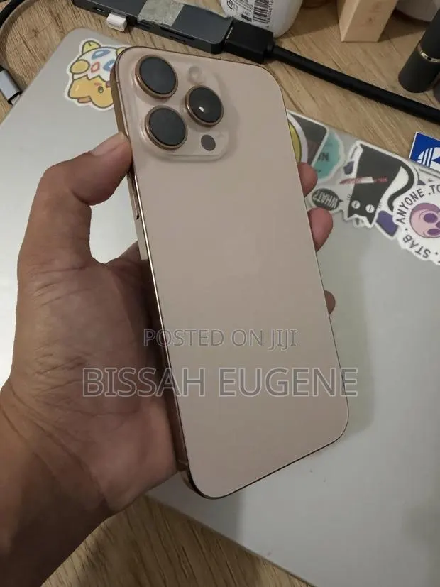 Apple iPhone 16 Pro Max 512 GB Gold · Photo 1