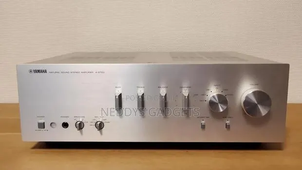 Yamaha a-S700 Integrated Stereo Amplifier Silver · Photo 1