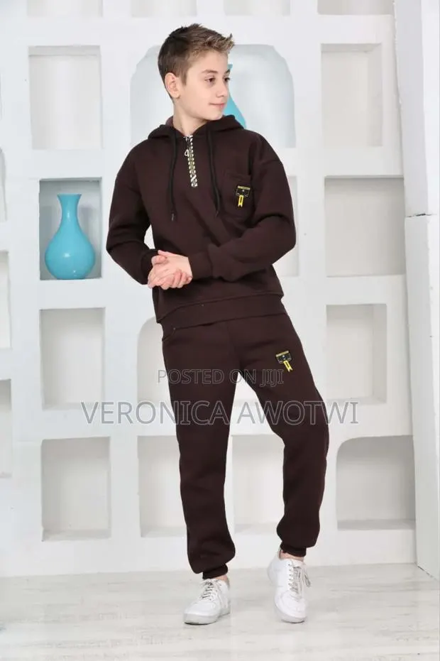 Brown Tracksuit · Photo 1