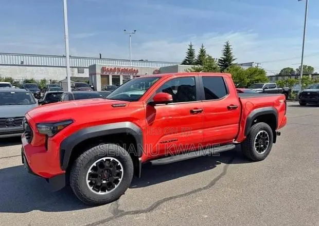 Toyota Tacoma 2024 Orange · Photo 2