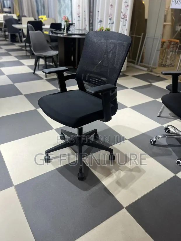 Mid-Back Office Chair · Photo 1