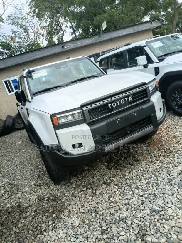 New Toyota Land Cruiser 2025 Ivory · Photo 1