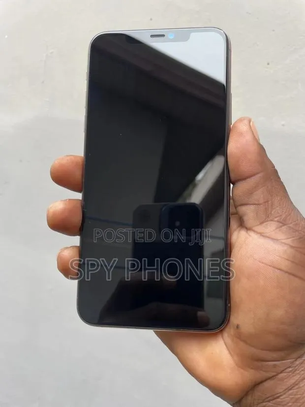 Apple iPhone 11 Pro Max 64 GB Gold · Photo 1
