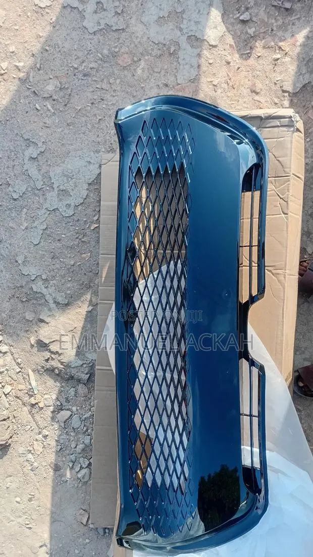Toyota Corolla 2017 to 2018 Front Grill · Photo 1
