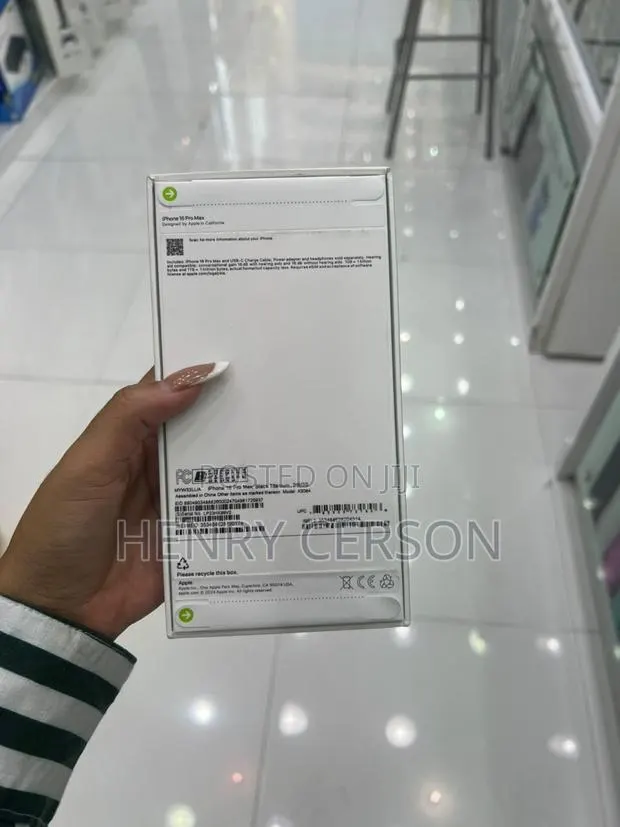 New Apple iPhone 16 Pro Max 256 GB Black · Photo 1